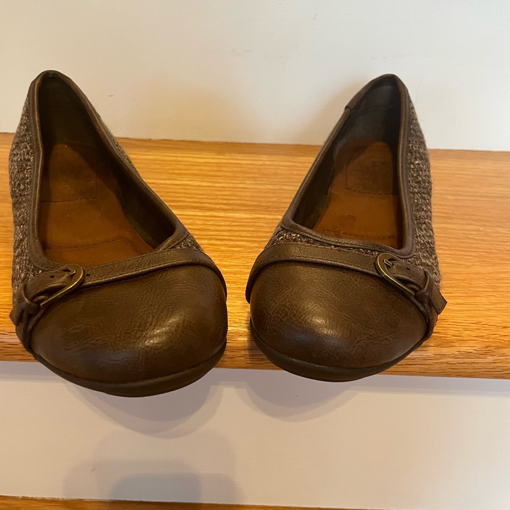 White mountain shoe